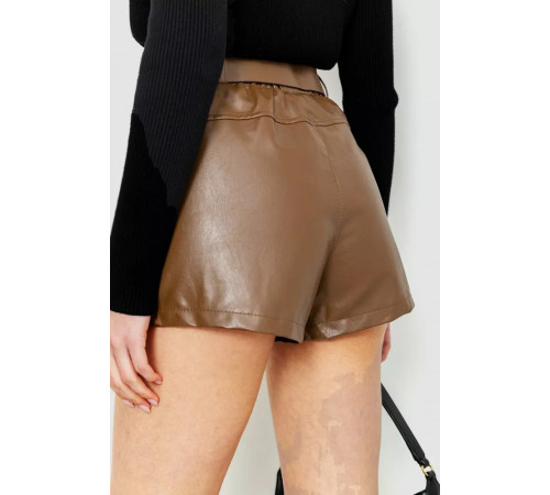 Шорти жіночі з екошкіри з ременем, колір коричневий, 186R6739
