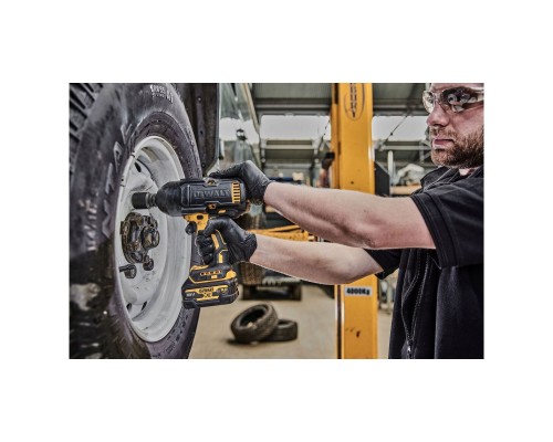 Гайковерт DeWALT 18 В XR Li-lon 2x5Ah, 1396 Нм (DCF900P2G) Гайковерт DeWALT 18 В XR Li-lon 2x5Ah, 1396 Нм (DCF900P2G)