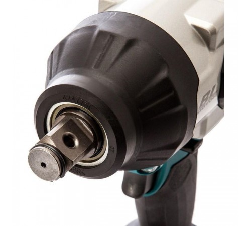 Гайковерт Makita LXT, 5Аг х 2шт, Makpac, 1050Нм, 3/4" (DTW1001RTJ) Гайковерт Makita LXT, 5Аг х 2шт, Makpac, 1050Нм, 3/4" (DTW1001RTJ)