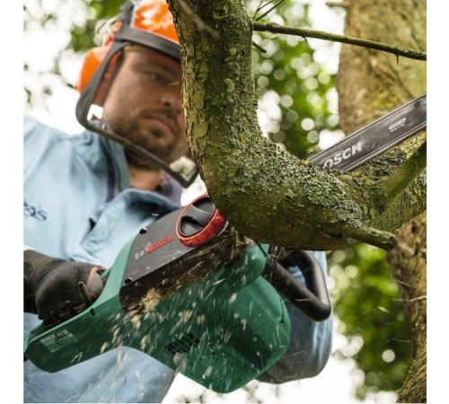 Цепная пила Bosch Universal Chain 35 (0.600.8B8.303) Цепная пила Bosch Universal Chain 35 (0.600.8B8.303)