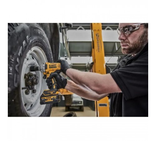 Гайковерт DeWALT 18 В XR Li-lon, 812 Нм, 2 АКБ, ЗУ, чехол (DCF891P2G) Гайковерт DeWALT 18 В XR Li-lon, 812 Нм, 2 АКБ, ЗУ, чехол (DCF891P2G)