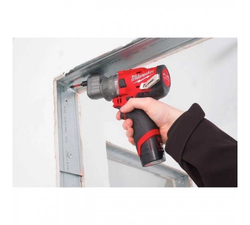 Шуруповерт Milwaukee M12 FPDXKIT-202X, 44Нм, 2x2Ач, 2 насадки, кейс (4933464138) Шуруповерт Milwaukee M12 FPDXKIT-202X, 44Нм, 2x2Ач, 2 насадки, кейс (4933464138)
