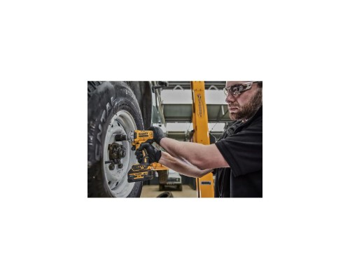 Гайковерт DeWALT 18 В XR Li-lon, 812 Нм, 2 АКБ, ЗУ, чехол (DCF891P2G)