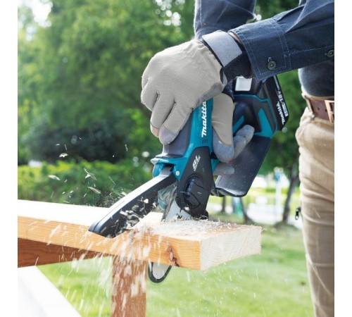 Ланцюгова пила Makita LXT, 18V, 100мм (без АКБ та ЗП) (DUC101Z) Ланцюгова пила Makita LXT, 18V, 100мм (без АКБ та ЗП) (DUC101Z)