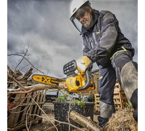 Ланцюгова пила DeWALT 18 В, 5 Ач, шина 30 см, ланцюг OREGON 3/8 (DCM565P1) Ланцюгова пила DeWALT 18 В, 5 Ач, шина 30 см, ланцюг OREGON 3/8 (DCM565P1)