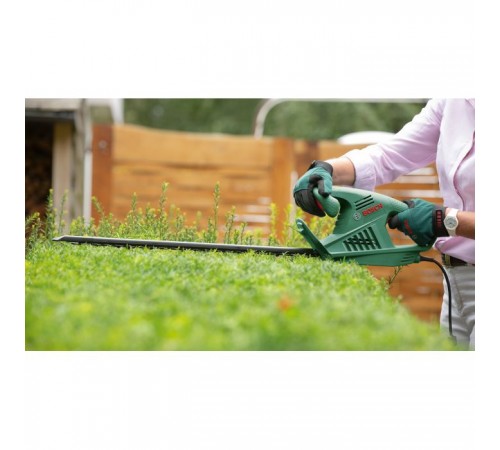 Кущоріз Bosch EasyHedgeCut 55 (0.600.847.C02) Кущоріз Bosch EasyHedgeCut 55 (0.600.847.C02)
