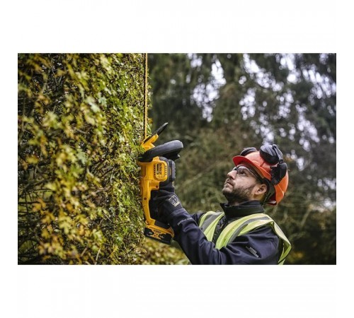 Кусторез DeWALT 18 В, 5Ah, длина ножа 55 см, диаметр веток 25 мм (DCMHT563P1) Кусторез DeWALT 18 В, 5Ah, длина ножа 55 см, диаметр веток 25 мм (DCMHT563P1)