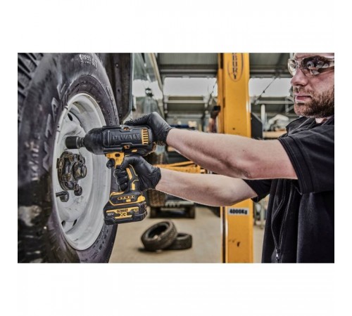 Гайковерт DeWALT 18 В XR Li-lon 2x5Ah, 1396 Нм (DCF900P2G) Гайковерт DeWALT 18 В XR Li-lon 2x5Ah, 1396 Нм (DCF900P2G)