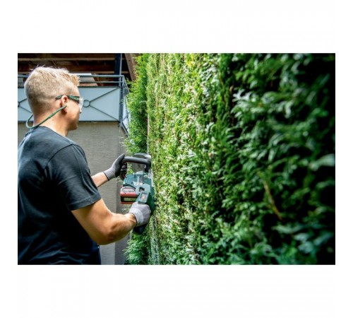 Кусторез Metabo HS 18 LTX BL 75 18В, 75см (без АКБ и ЗУ) (601724850) Кусторез Metabo HS 18 LTX BL 75 18В, 75см (без АКБ и ЗУ) (601724850)
