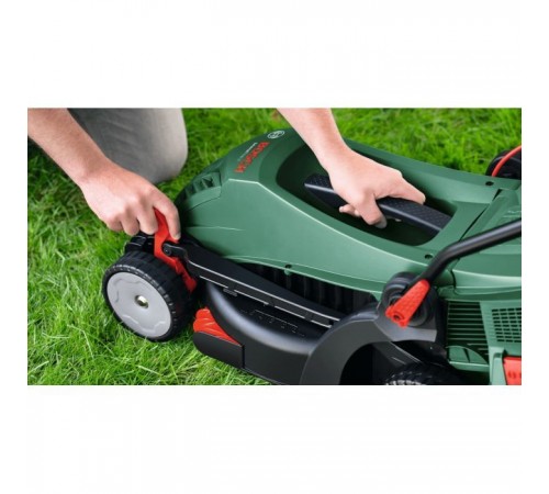 Газонокосарка Bosch UniversalRotak 37-555 1400Вт, 37см, 40л, 27-50мм, 15.5кг (0.600.8A6.501) Газонокосарка Bosch UniversalRotak 37-555 1400Вт, 37см, 40л, 27-50мм, 15.5кг (0.600.8A6.501)