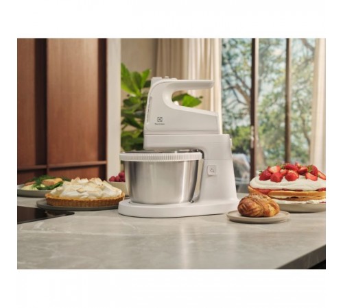 Миксер Electrolux ESM4W