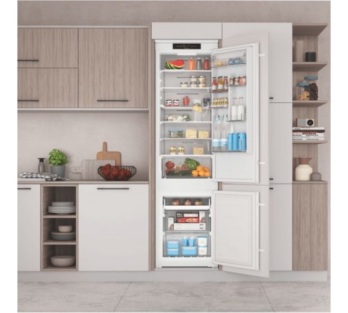 Холодильник Indesit INC20T321EU Холодильник Indesit INC20T321EU