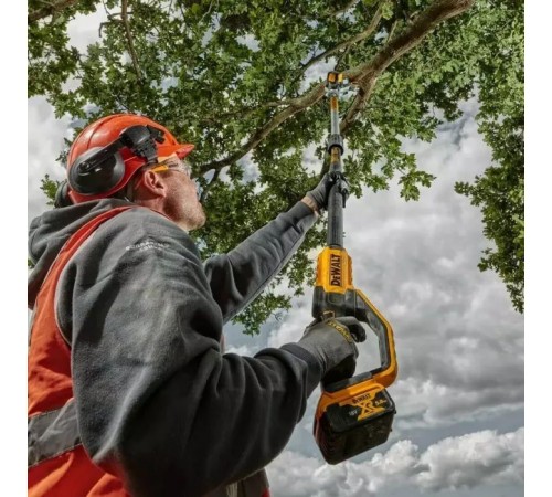 Ланцюгова пила DeWALT висоторіз 18V, 5Ah, довжина шини 20 см (DCMPS567P1) Ланцюгова пила DeWALT висоторіз 18V, 5Ah, довжина шини 20 см (DCMPS567P1)